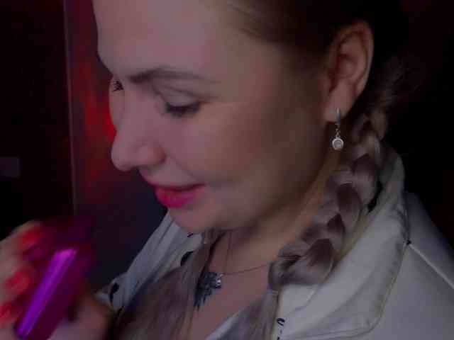 YourFunnyBlondiee webcam