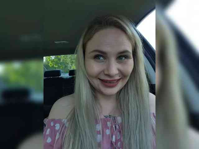 YourFunnyBlondie... Live Webcam on BongaCams