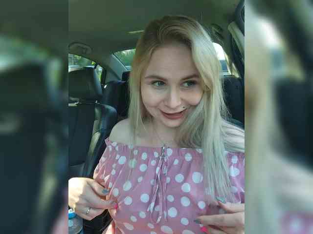 YourFunnyBlondie... Live Webcam on BongaCams