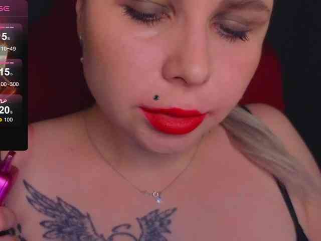 YourFunnyBlondiee webcam