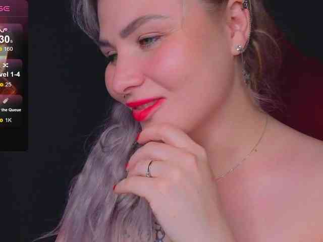 YourFunnyBlondiee webcam