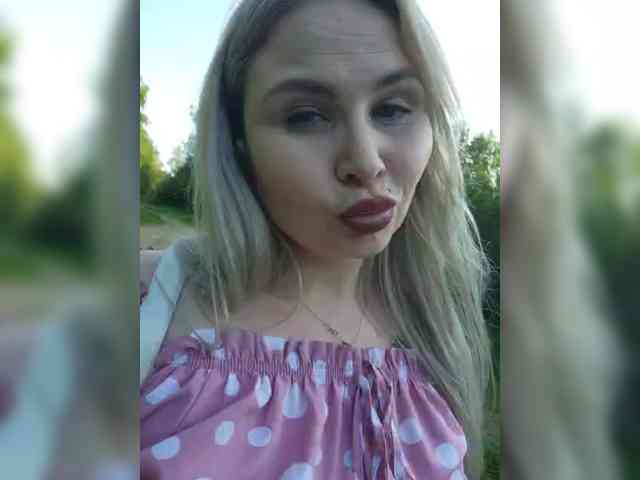 live adult webcam YourFunnyBlondiee