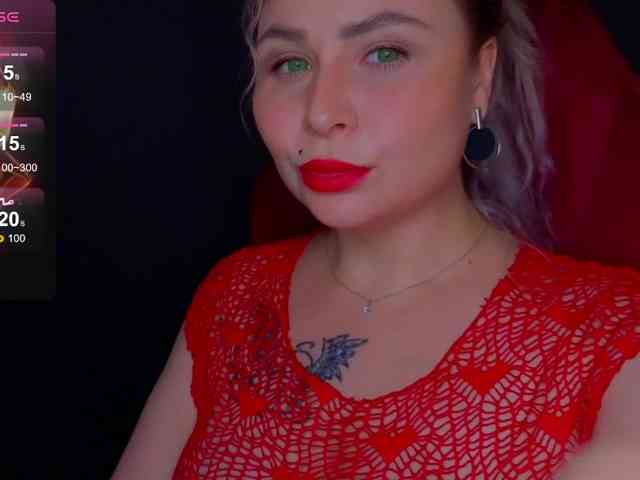 YourFunnyBlondiee webcam