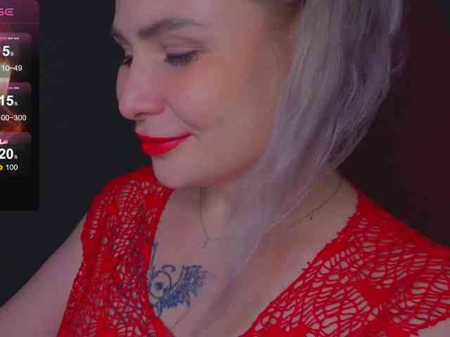 YourFunnyBlondiee webcam