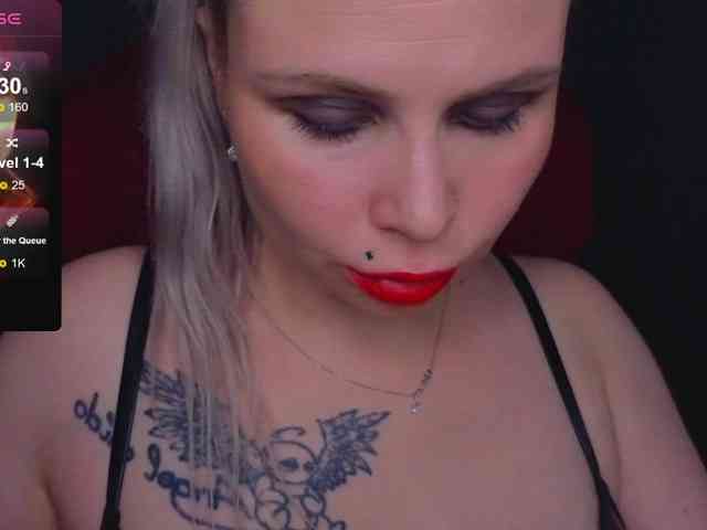 YourFunnyBlondiee webcam