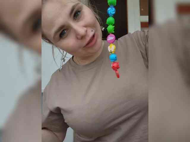 YourFunnyBlondiee webcam