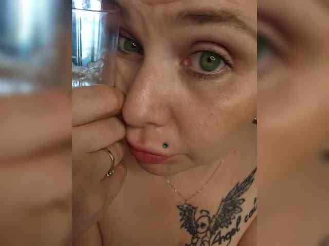 YourFunnyBlondiee webcam