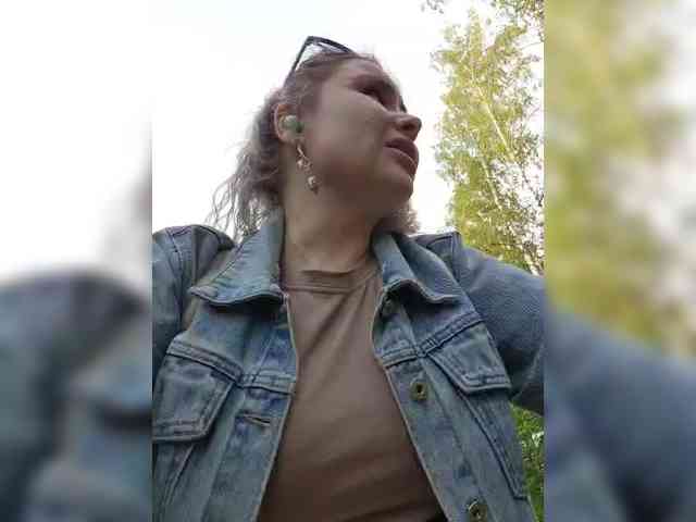 YourFunnyBlondiee webcam