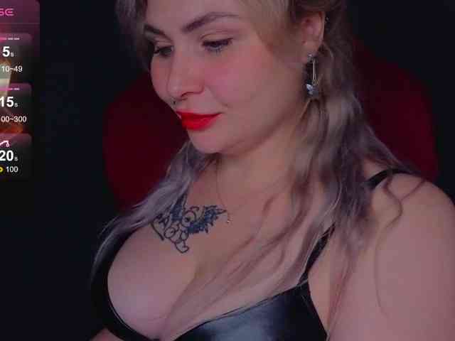 YourFunnyBlondiee webcam