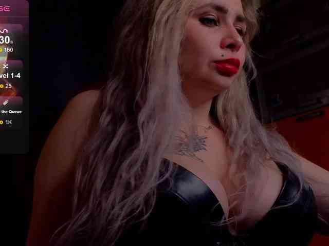YourFunnyBlondiee webcam