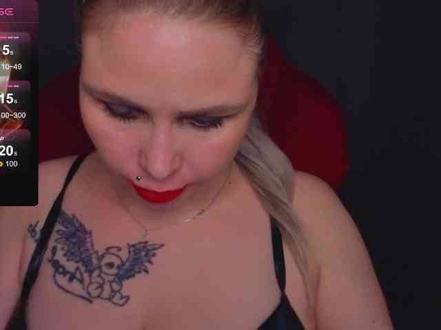 YourFunnyBlondiee webcam