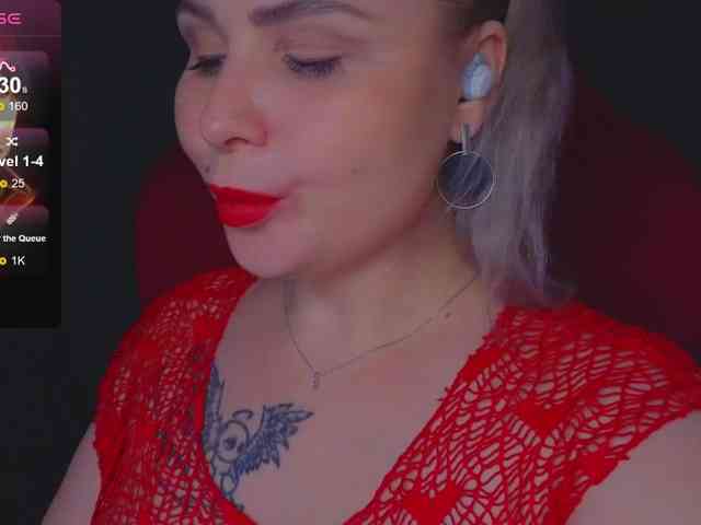 YourFunnyBlondiee webcam