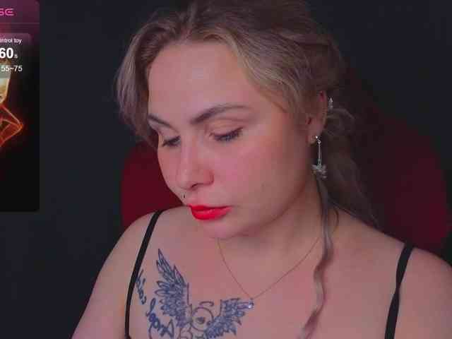 YourFunnyBlondiee webcam