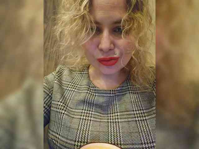 YourFunnyBlondie... Live Webcam on BongaCams