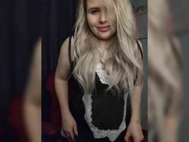 YourFunnyBlondiee webcam
