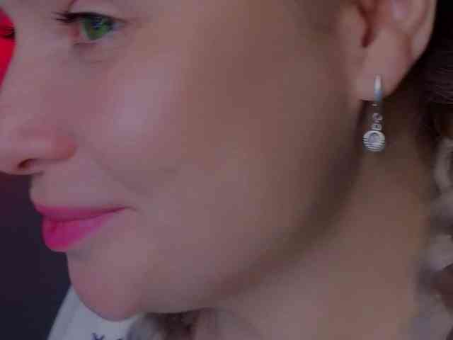 YourFunnyBlondiee webcam