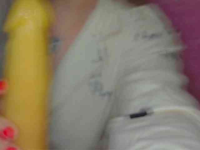 YourFunnyBlondiee webcam