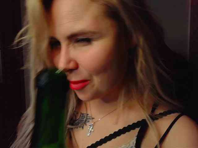 nude webcam chat YourFunnyBlondiee