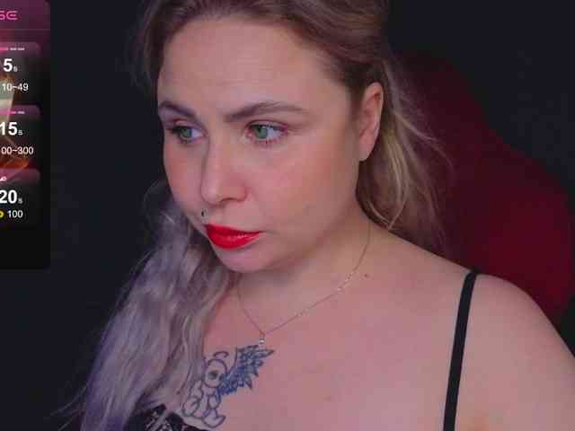 YourFunnyBlondiee webcam