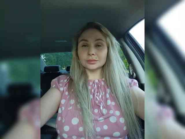 YourFunnyBlondiee webcam