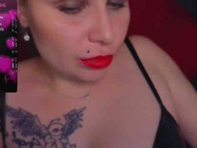 YourFunnyBlondiee webcam