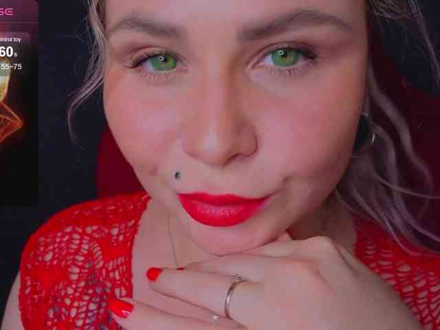YourFunnyBlondiee webcam
