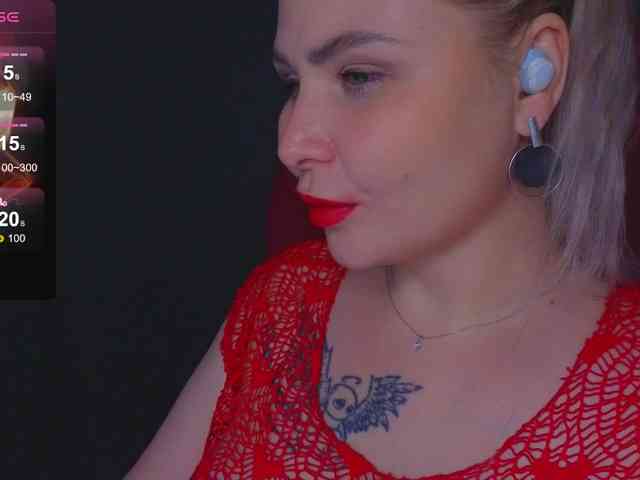 YourFunnyBlondiee webcam