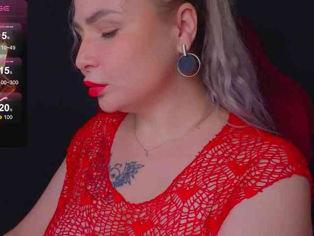 YourFunnyBlondiee webcam