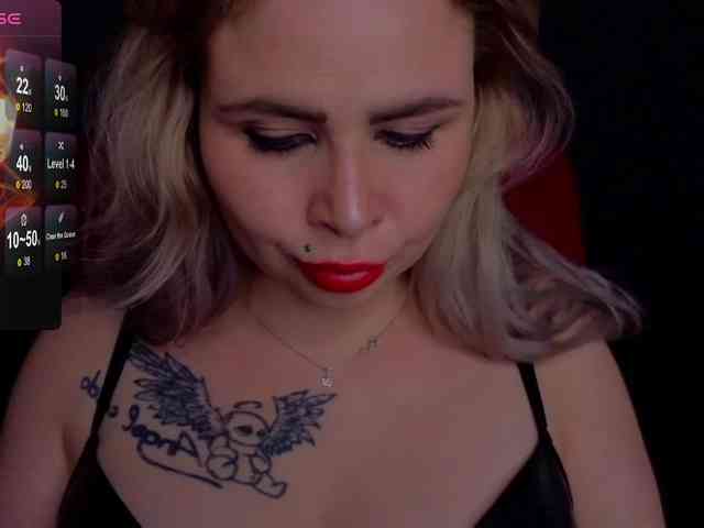 YourFunnyBlondiee webcam