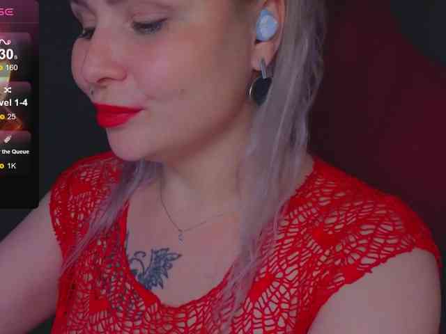 YourFunnyBlondiee webcam