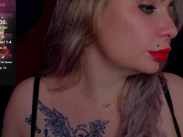 live cam feed YourFunnyBlondiee