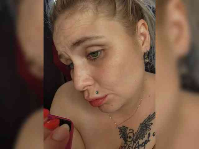 YourFunnyBlondiee webcam