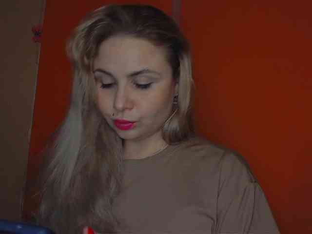 YourFunnyBlondiee webcam