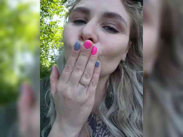 YourFunnyBlondie... Live Webcam on BongaCams