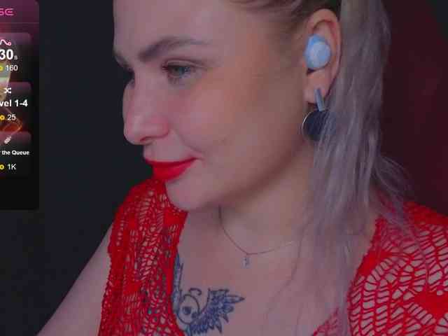 YourFunnyBlondiee webcam
