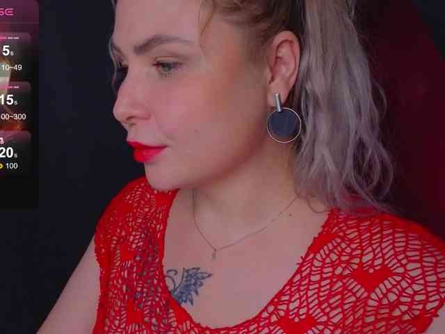 YourFunnyBlondiee webcam