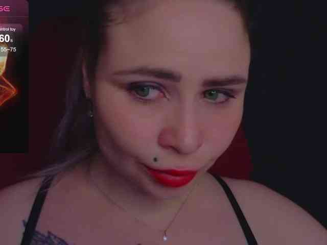 YourFunnyBlondiee webcam
