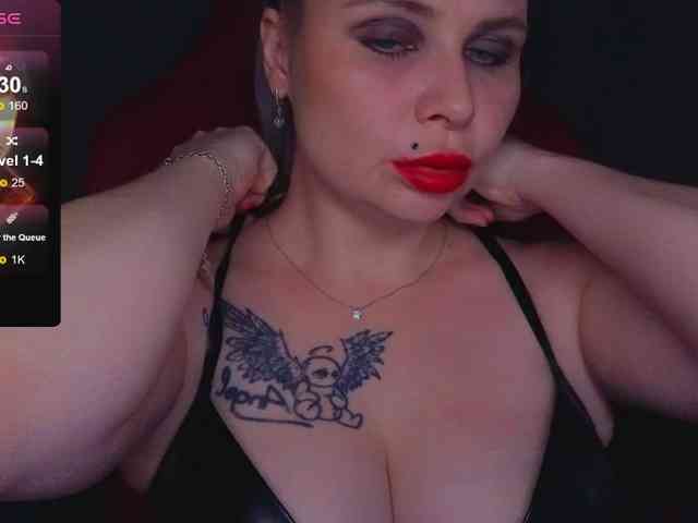 YourFunnyBlondiee webcam