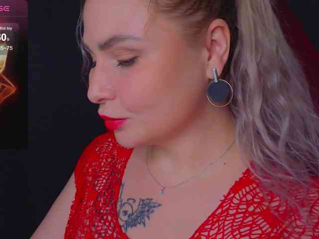 YourFunnyBlondiee webcam