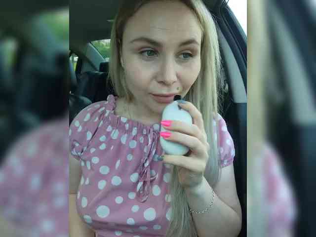 YourFunnyBlondiee webcam