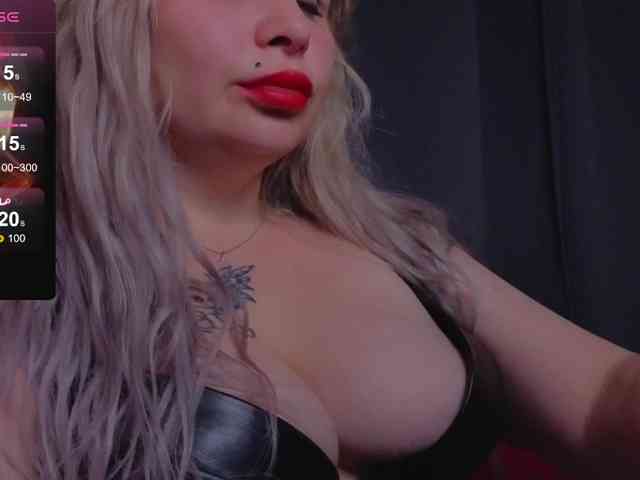 YourFunnyBlondiee webcam