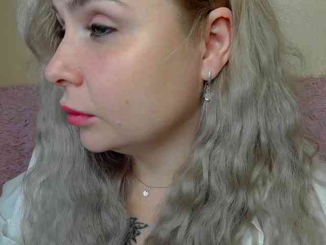 YourFunnyBlondiee webcam