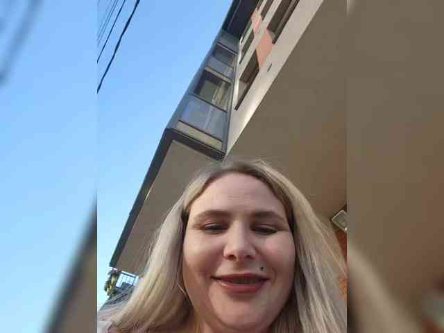 live adult webcam YourFunnyBlondiee