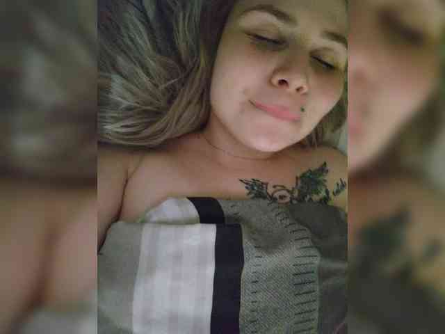 YourFunnyBlondiee webcam