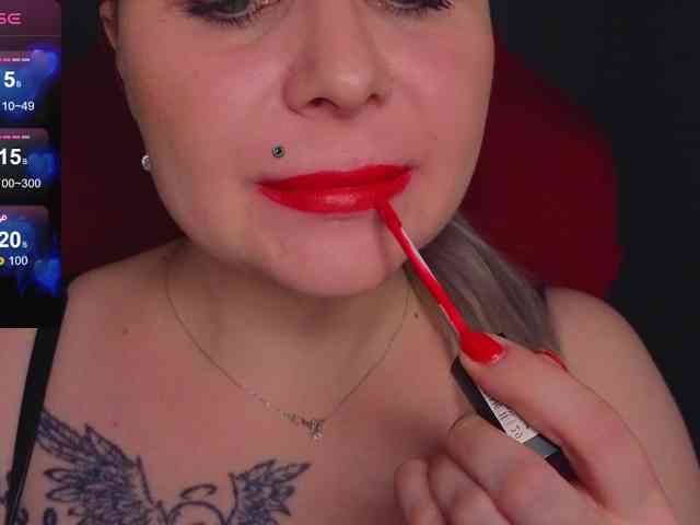 YourFunnyBlondiee webcam