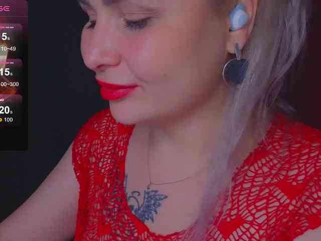 YourFunnyBlondiee webcam