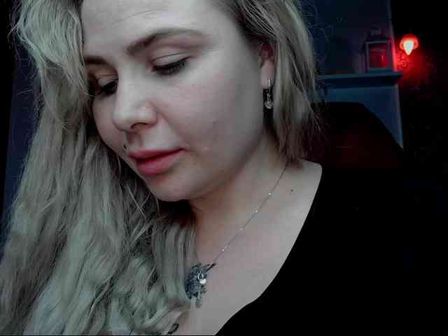 YourFunnyBlondiee webcam