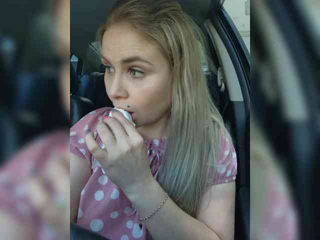 YourFunnyBlondie... Live Webcam on BongaCams