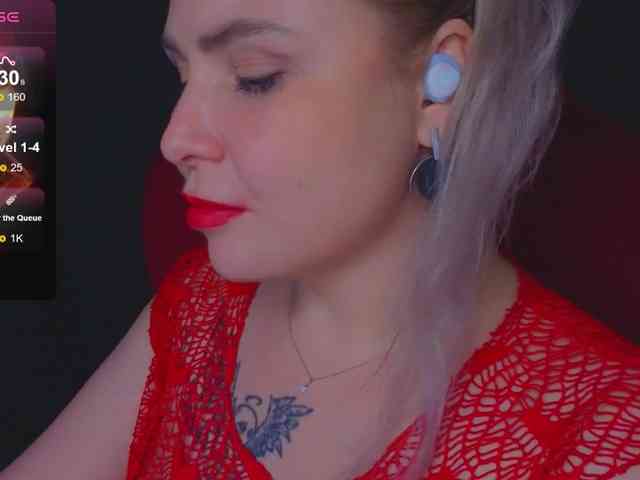YourFunnyBlondiee webcam