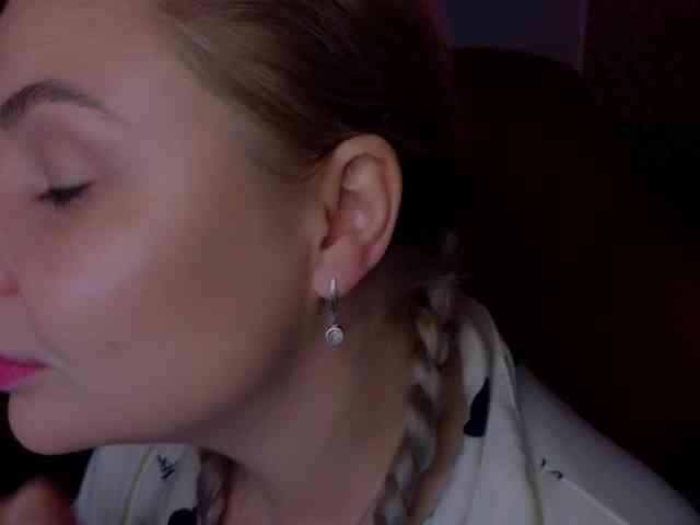 YourFunnyBlondiee webcam